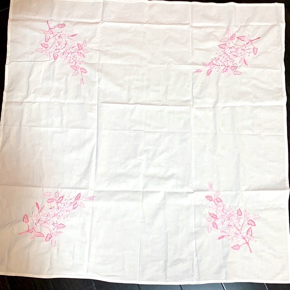 ☀️Weekend SALE☀️ 🌸April Cornell Embroidered Tablecloth - Picture 2 of 7